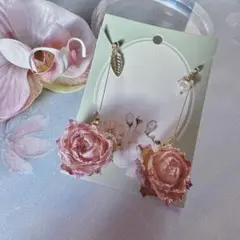 ピンクのドライフラワー薔薇バラのロングピアス・イヤリング～お花 葉 桃色