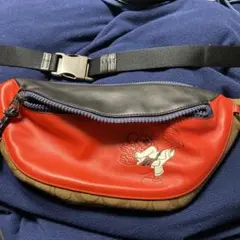 コーチミッキーマウスボディバック