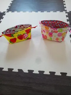 ハンドメイド いちごと蝶々柄の巾着袋セット