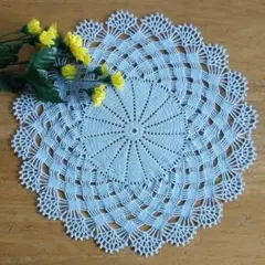114《プリティドイリー・交差模様／水色》レース編みドイリー　ハンドメイド