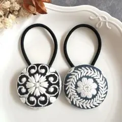 【54】 インド刺繍 くるみボタン ヘアゴム 2個セット 黒 ブルーグリーン
