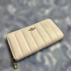 正規品COACH 長財布 ホワイト キルティングラウンドファスナーのサムネイル