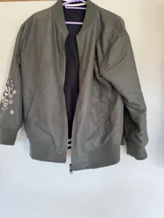 オリーブグリーン 花柄刺繍 ブルゾン　リバーシブル　ブラック