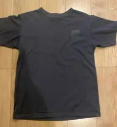 黒のシンプルTシャツ