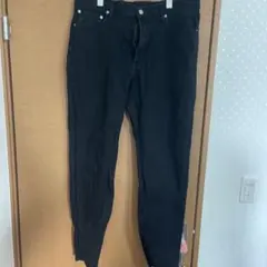 ブラックスリムフィットデニムパンツ