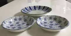 青い花柄とストラップ模様の皿　大1点　小2点　セット
