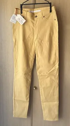 スキニーパンツ　イエロー