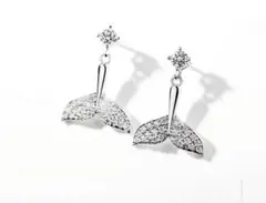 ホエールテール ピアス シルバー キラキラ ジルコニア ラインストーン