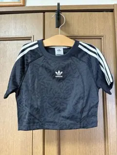 adidas クロップドTシャツ