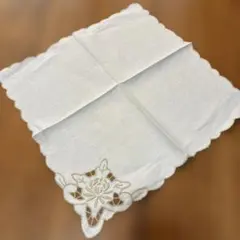 フランス蚤の市⁂アンティークのレースハンカチ　縁レース フラワー刺繍