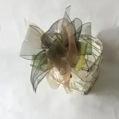 1点物、ゴージャスオーガンジーリボンのコサージュヘアピン、ケース入り