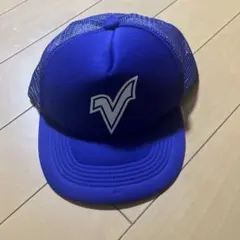 青 V字ロゴ トラッカーキャップ