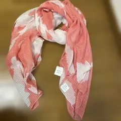 ピンクのポリエステルストール