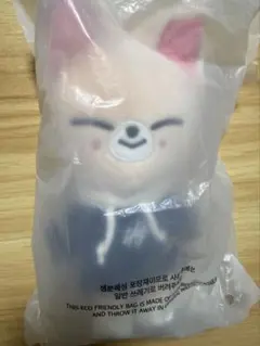 straykids toy world フォクシニー　抱きぬいぐるみ Straykids スキズ TOY WORLDフォクシニー抱きぬいぐるみ - メルカリ