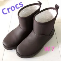 Crocs あったかボアブーツ ブラウン W7 23cm(大きめ)のサムネイル