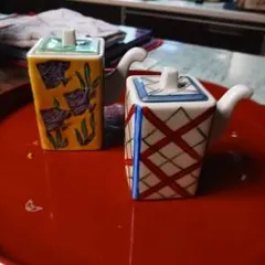 カラフルな陶器製醤油さし2個セット