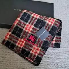 新品 バーバリー タオルハンカチ 黒 赤 チェック ホースマーク刺繍のサムネイル