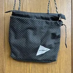 【美品】and wander ブラック サコッシュ