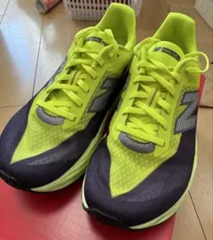 ニューバランス FuelCell Rebel V5 ランニングシューズ 25.5
