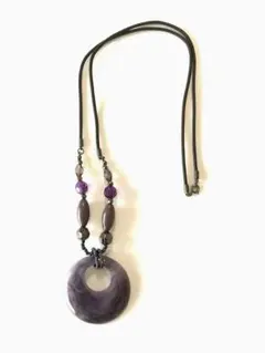 紫の円形ペンダント ネックレス