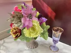 ダリア、ポインセチア等のアレンジメント 中型 花瓶付き