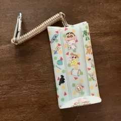 クレヨンしんちゃん　リール式キーケース　カラビナ付き