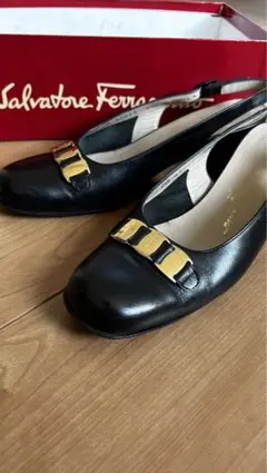 【美品】⭐️サルヴァトーレ　フェラガモ　パンプス　　　ブラック　レザー　6C