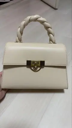 CHARLES & KEITH ハンドバッグのサムネイル