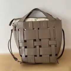 編み込みデザイン ショルダーバッグ