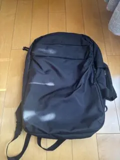 シンプル ブラック バックパック