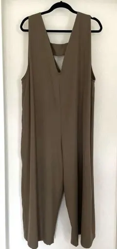 ベージュ Vネック オールインワン サロペット