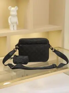 Louis Vuitton ブラック メッセンジャーバッグ