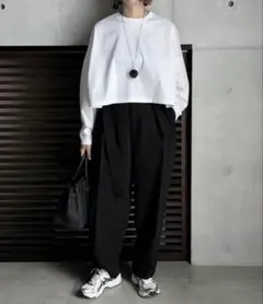 LOHEN ボキシーラインクロップドTシャツ　ホワイト