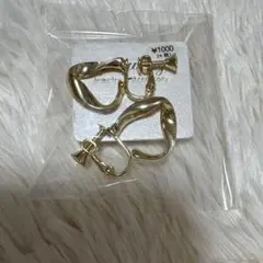 ゴールドカラー ツイストデザイン イヤリング