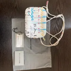 バレンシアガ❗️552372カメラバッグ未使用　オールオーバーロゴ　ホワイトカーフのサムネイル
