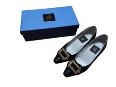 LANVIN ブラック ゴールドチェーンバッジ付き
