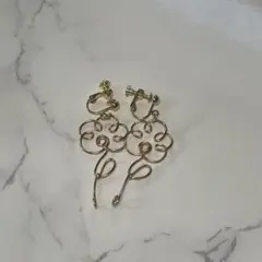 ゴールド花形ワイヤーイヤリング