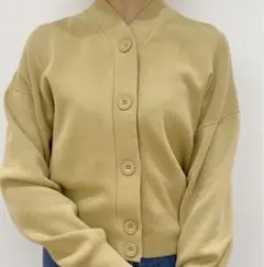ユニクロイエローボタン付きカーディガンマスタード