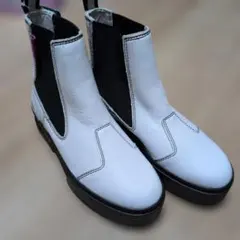 PUMA 厚底サイドゴアブーツ　23.0