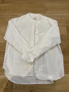 ホワイト 長袖シャツ ボタン付き