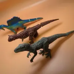 恐竜フィギュア3体セット（青・緑・茶色）