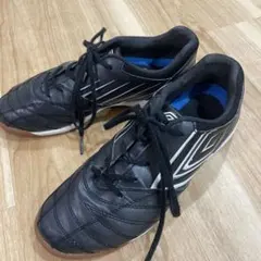 umbro フットサルサッカーシューズ22.5cm