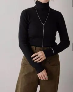 リブ編み黒タートルネックセーター Fサイズ　ラメニット