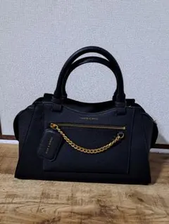 CHARLES & KEITH ブラックハンドバッグ チェーン付きファスナー