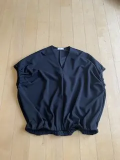 IENA 黒 Vネック 半袖トップス