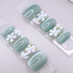 【175】ネイルチップXSサイズ グリーン　緑　白　フラワー　花柄　マグネット