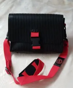 イタリア製　ラバー素材のショルダーバッグ