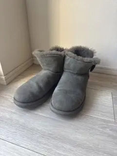 UGG