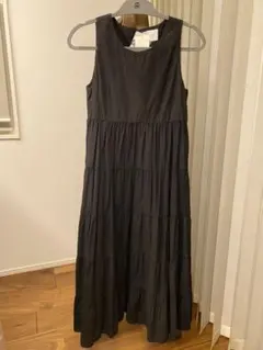 新品　CAROLINA GRACER 黒　BEAMSワンピース　ロングワンピース