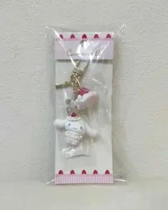 Sanrio サンリオ いちごホイップケーキ シナモロール　キーホルダー